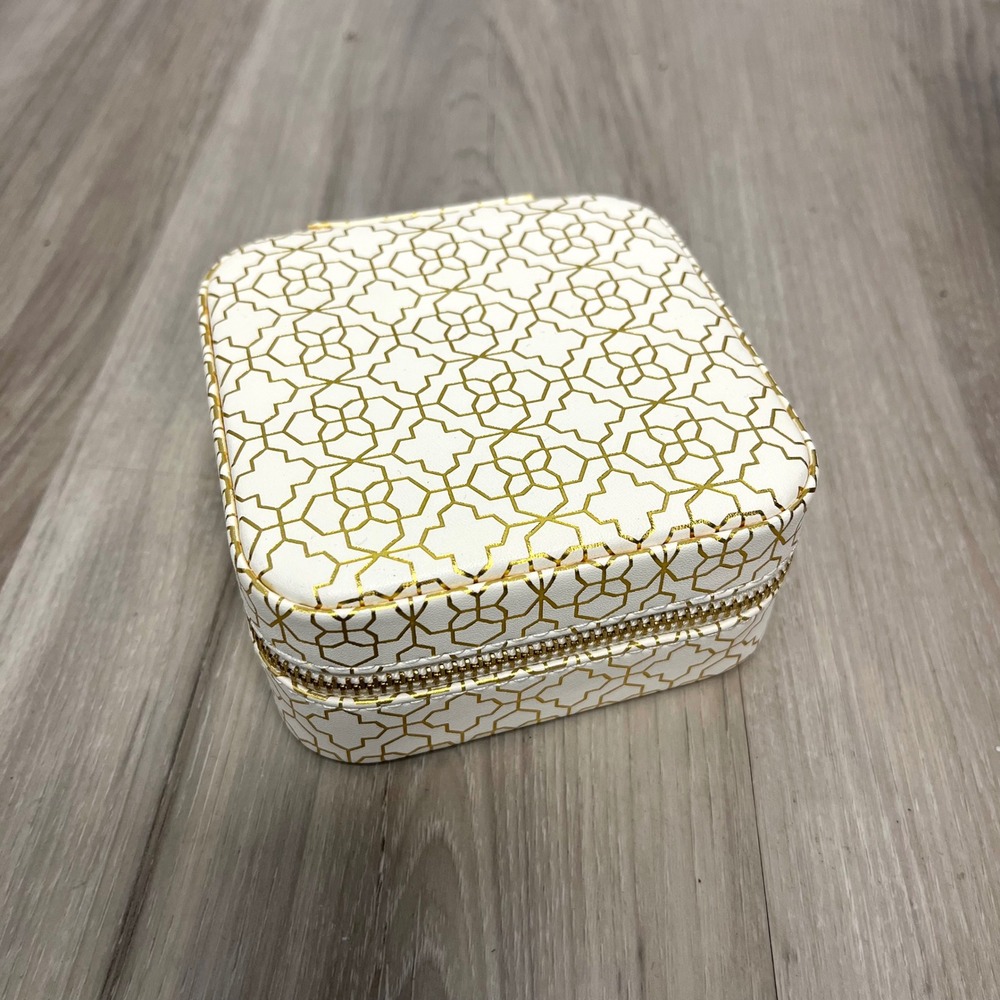 Kendra Scott Jewelry Box Women's OS White Gold Filigree Travel Square Zip Case